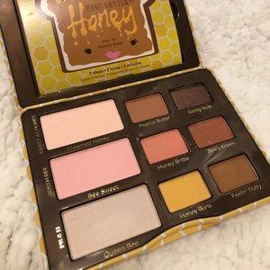 Too Faced Peanut Butter & Honey eyeshadow palette